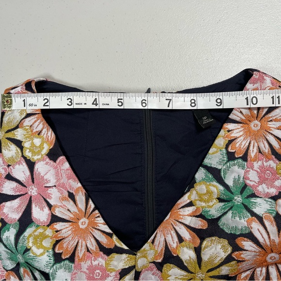 Banana Republic sheath Dress Size
2P Multicolor Floral Embossed
Jacquard - Picture 11 of 12